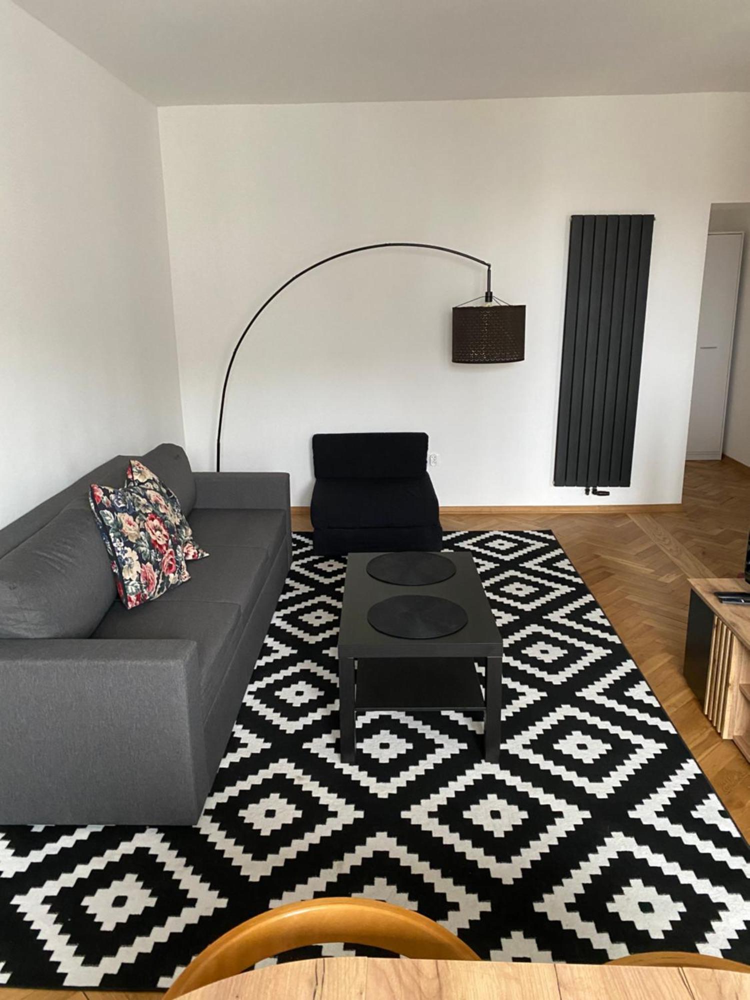 Ohmyhome - Plac Pieciu Rogow - Centrum Warszawa Zewnętrze zdjęcie